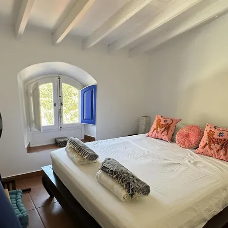 Cactus & Almonds Beautiful Hideaway Lubrin