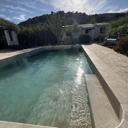 Cactus & Almonds Beautiful Hideaway * Lubrin